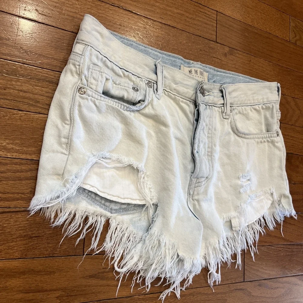 We The Free Free People Denim Shorts 25 US 2 Light Wash Frayed Button Festival